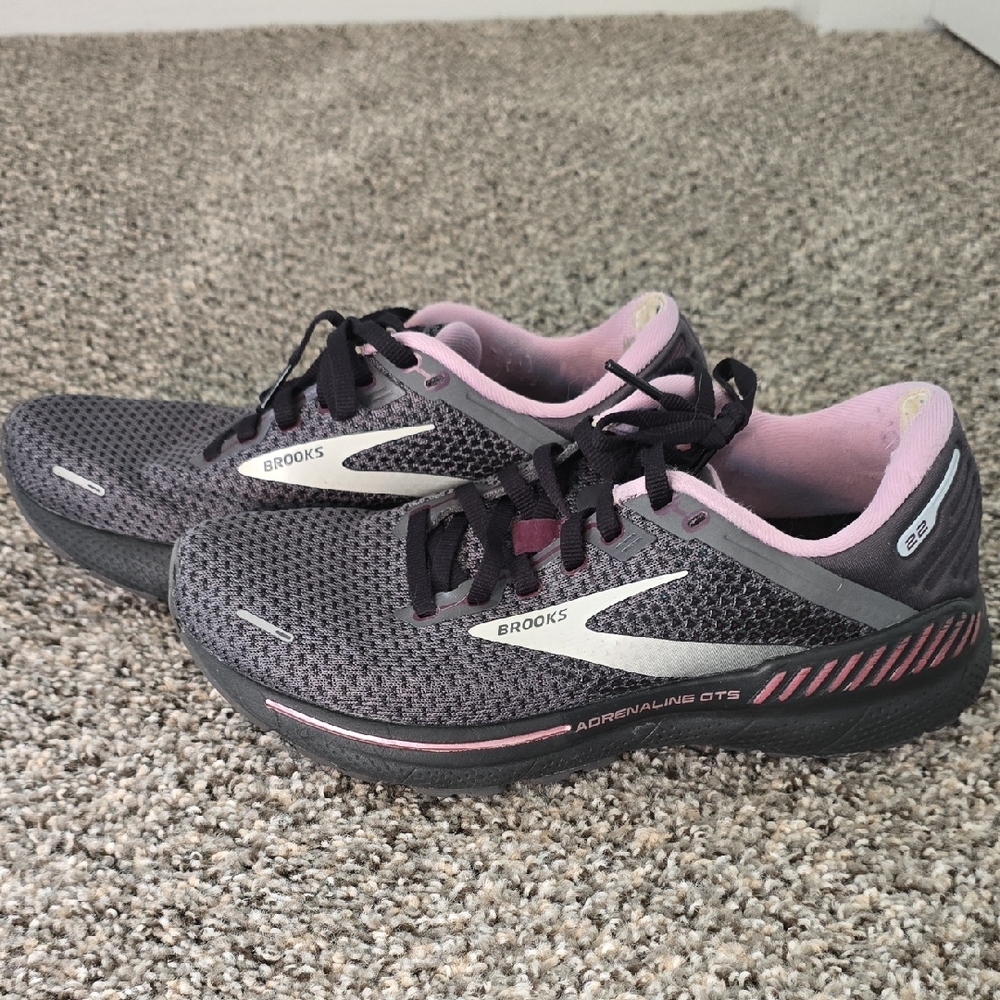 Brooks Women's Athletic Shoes - Gray and Pink